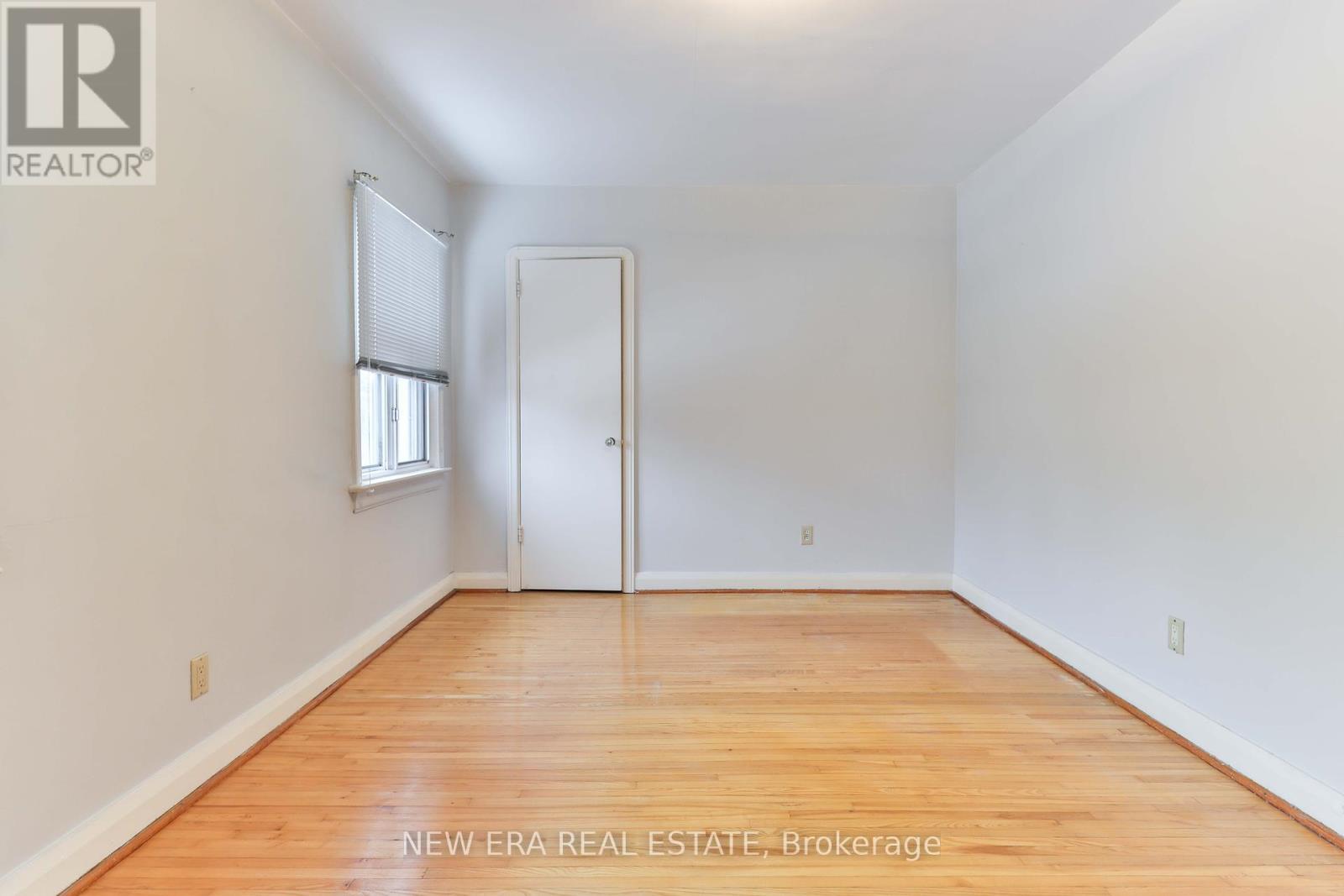 27 Dell Park Avenue, Toronto, Ontario  M6B 2T5 - Photo 20 - C12152231