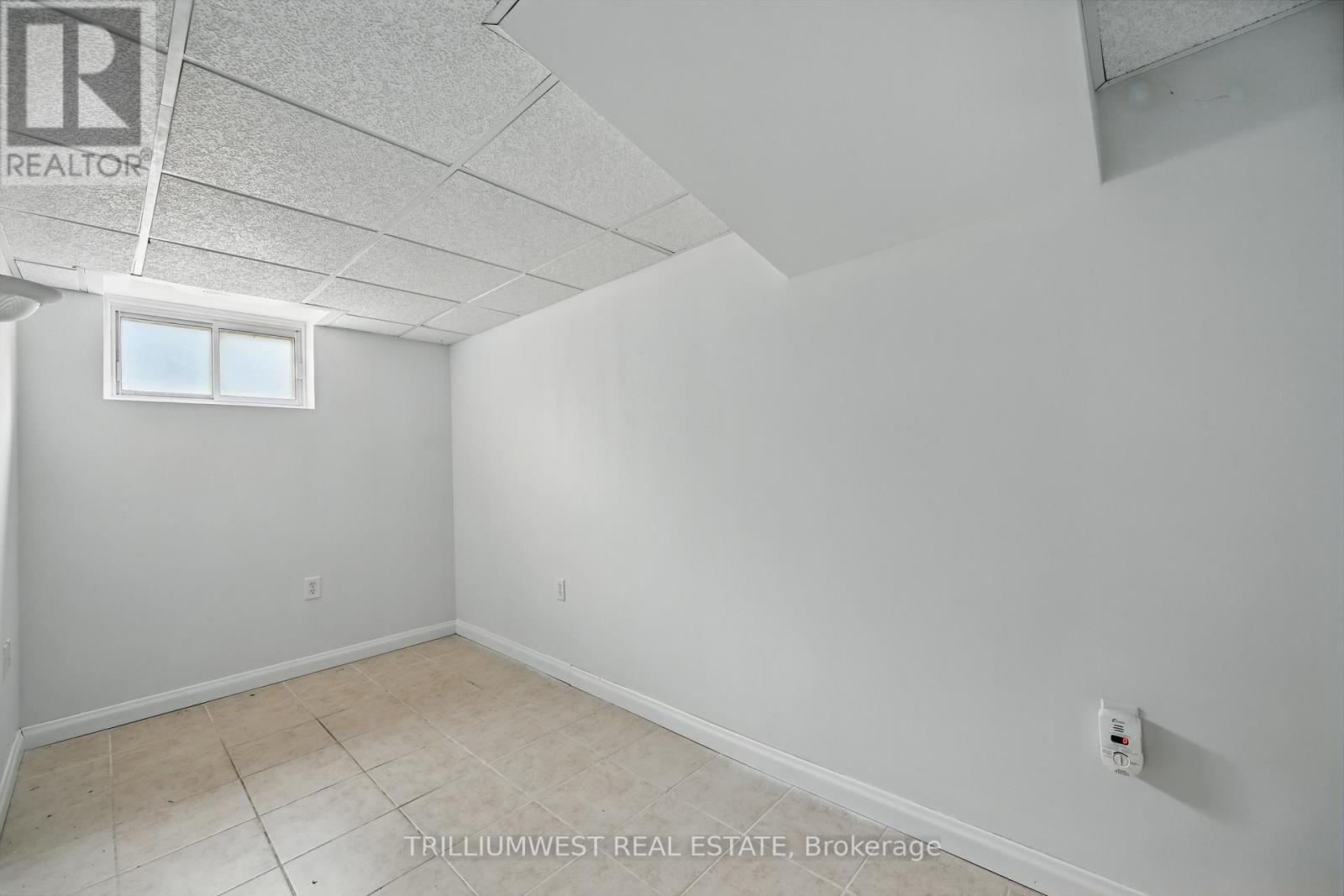 10 Glenwood Avenue, Grimsby, Ontario  L3M 3V7 - Photo 28 - X12194473