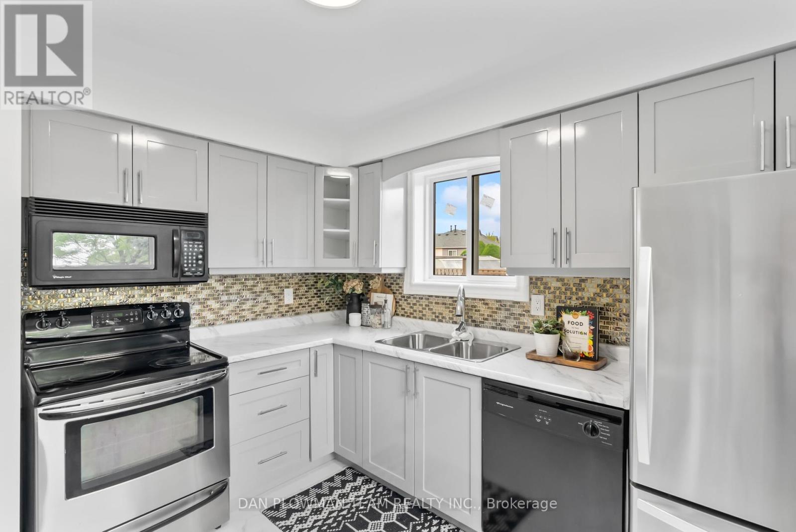 1411 Beaverbrook Court, Oshawa, Ontario  L1J 8L1 - Photo 6 - E12193881