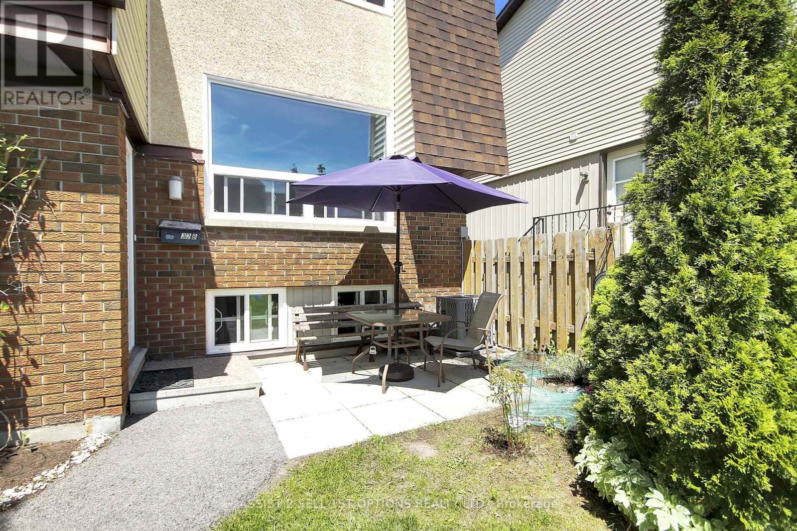 Property at B - 32 WOODVALE GN CRESCENT image 2