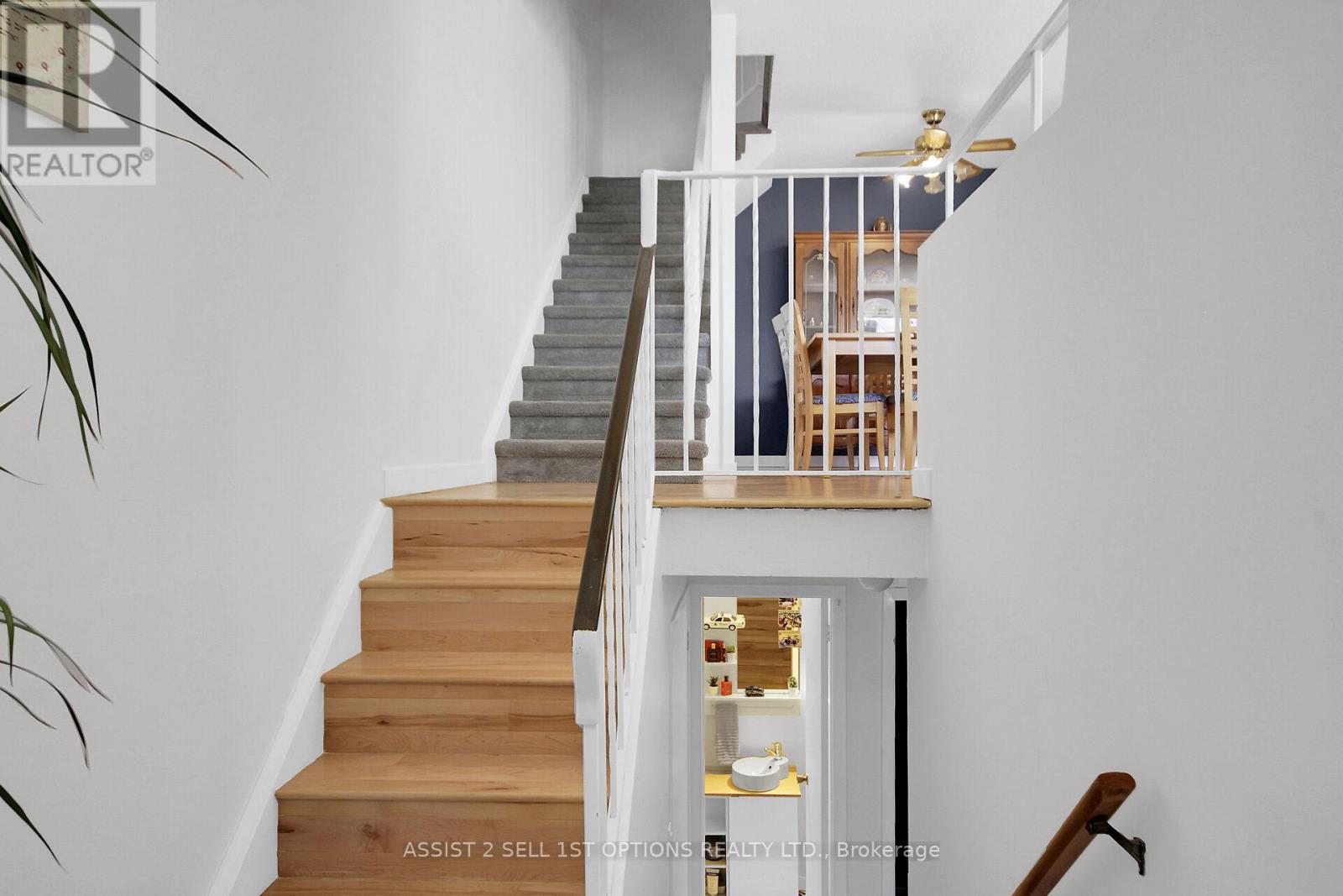Property at B - 32 WOODVALE GN CRESCENT image 3