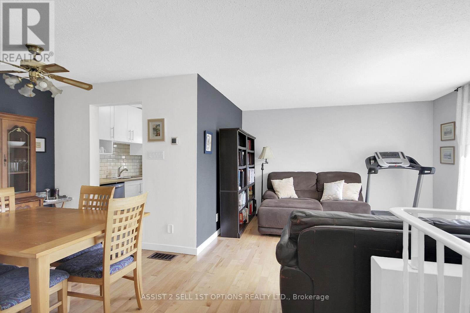Property at B - 32 WOODVALE GN CRESCENT image 4