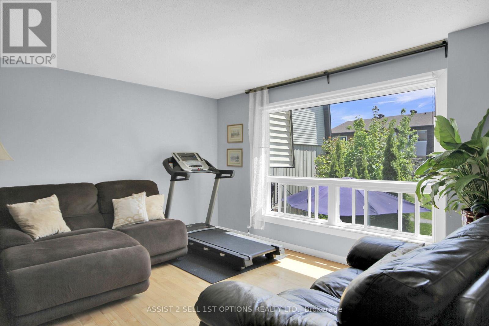 B - 32 Woodvale Gn Crescent, Ottawa, Ontario  K2G 4H4 - Photo 5 - X12194569
