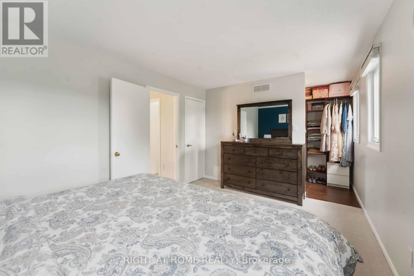 53 Kimbolton Crescent, Ottawa, Ontario  K2K 2S4 - Photo 15 - X12194667