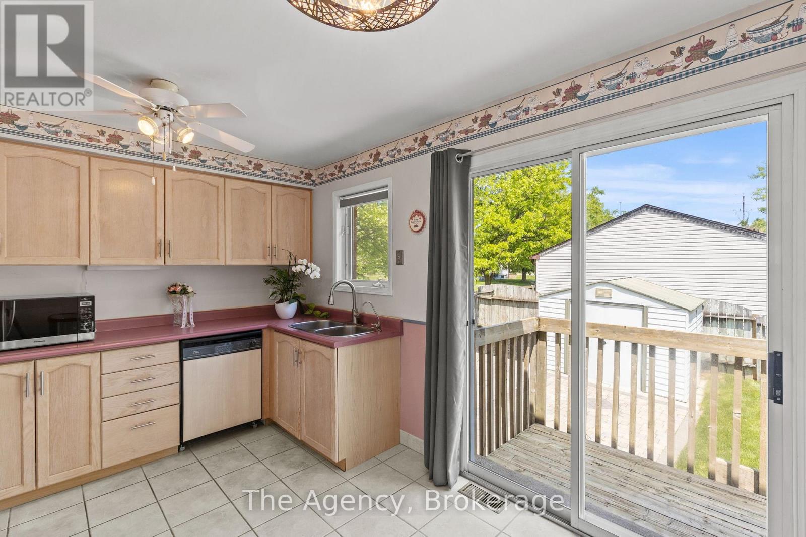 6 Madison Court E, Welland, Ontario  L3C 7G3 - Photo 13 - X12194587