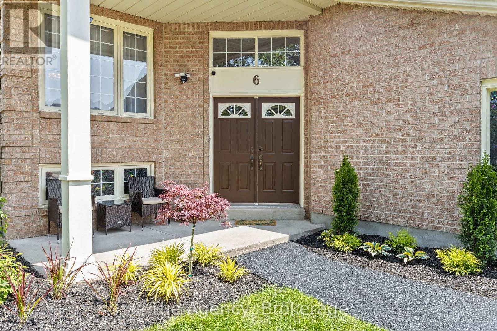 6 Madison Court E, Welland (N. Welland), Ontario  L3C 7G3 - Photo 3 - X12194587
