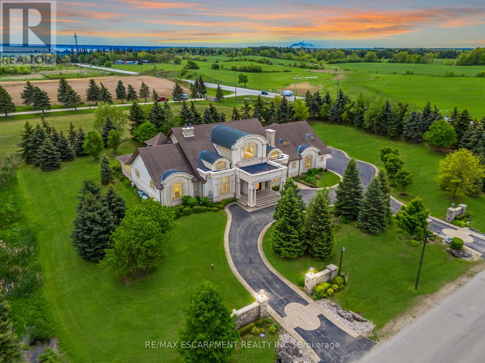 2594 BLUFFS WAY, Burlington, Ontario