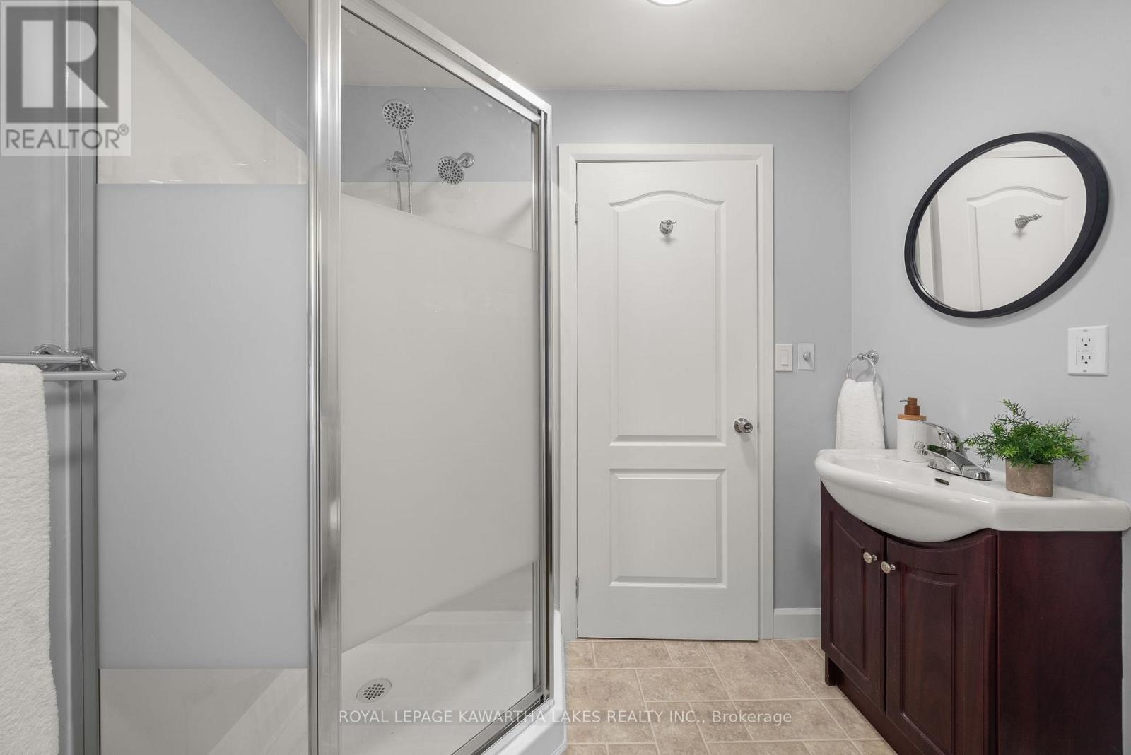 18 Bond Street W, Kawartha Lakes, Ontario  K9V 3P6 - Photo 8 - X12194712