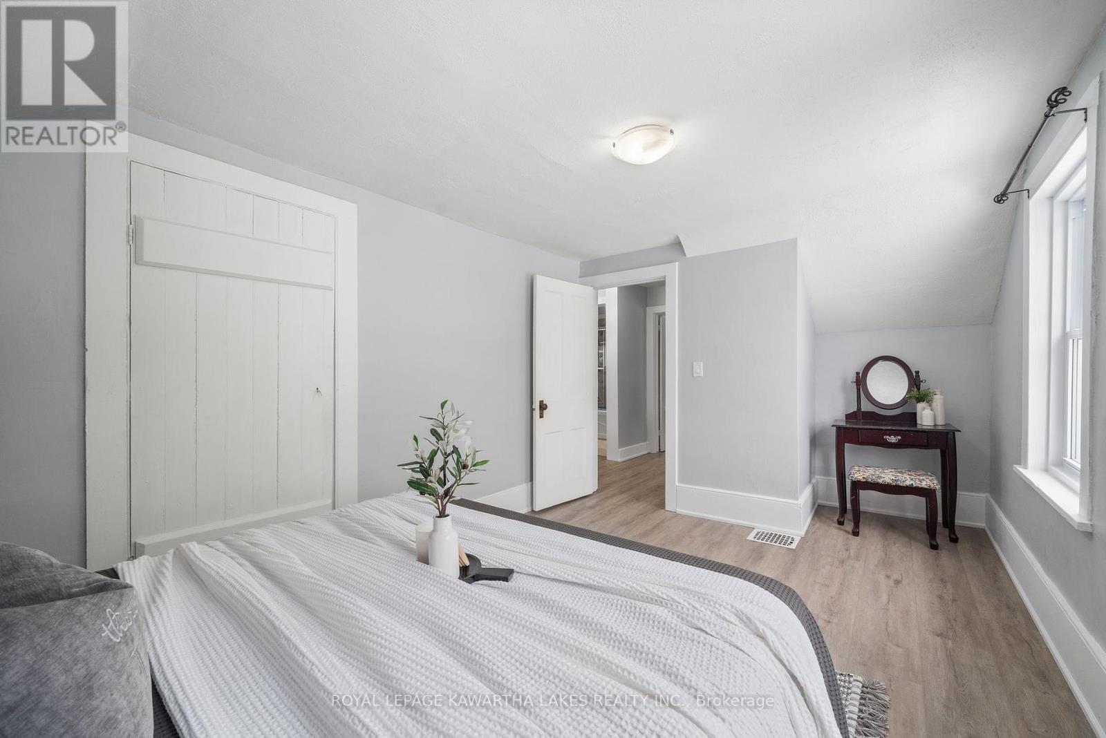 18 Bond Street W, Kawartha Lakes, Ontario  K9V 3P6 - Photo 12 - X12194712