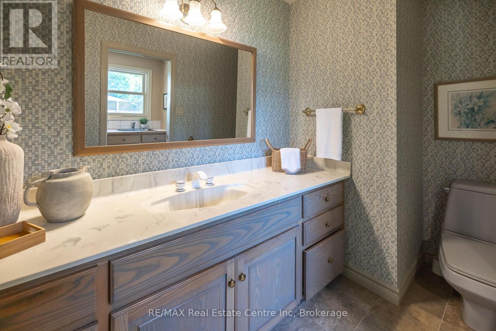 27 Colborn Street, Guelph, Ontario  N1G 2M4 - Photo 22 - X12194580