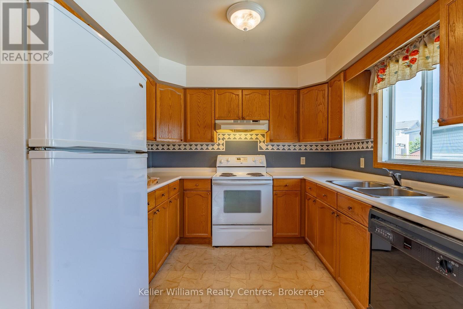 859 26th Street E, Owen Sound, Ontario  N4K 6T4 - Photo 10 - X12194640