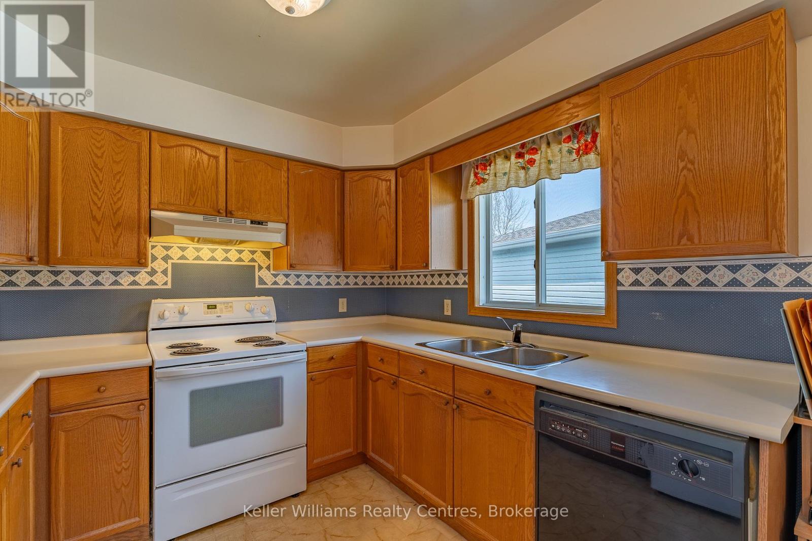 859 26th Street E, Owen Sound, Ontario N4K 6T4 - Photo 11 - X12194640