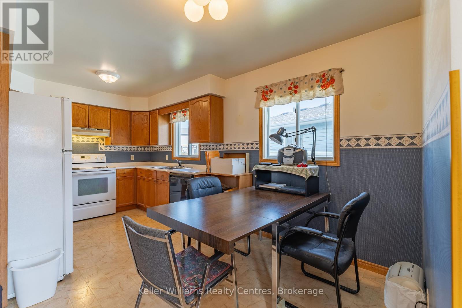 859 26th Street E, Owen Sound, Ontario N4K 6T4 - Photo 12 - X12194640