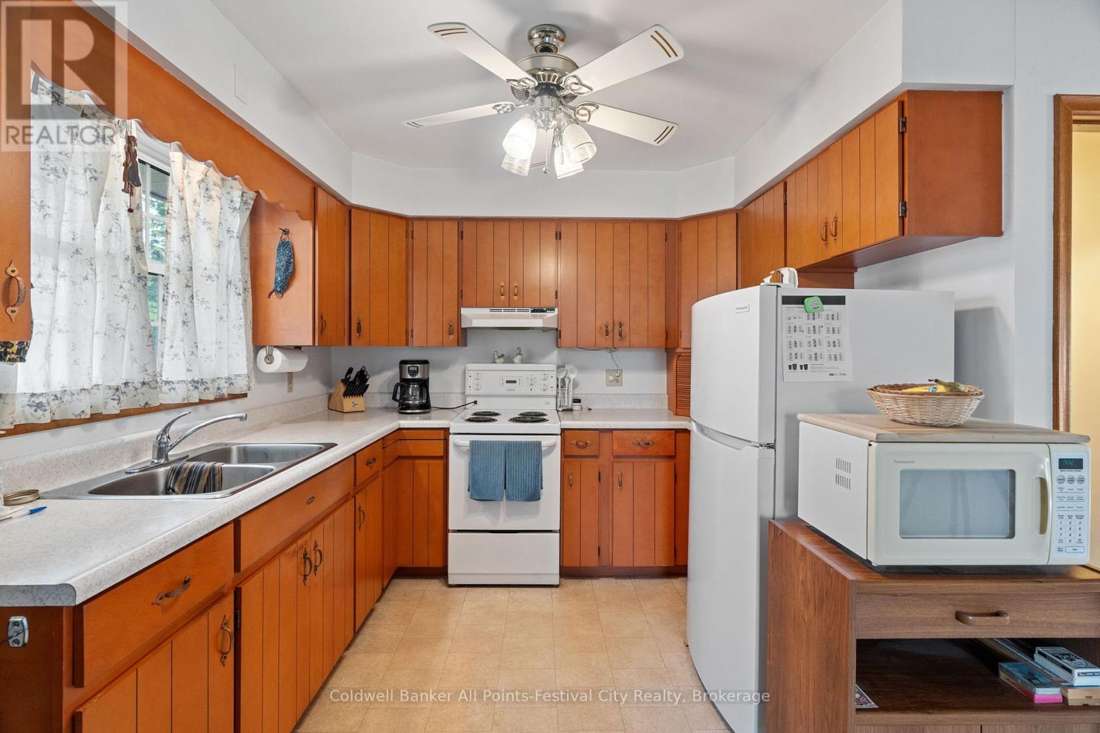 305 Warren Street, Goderich, Ontario N7A 4G1 - Photo 12 - X12194764