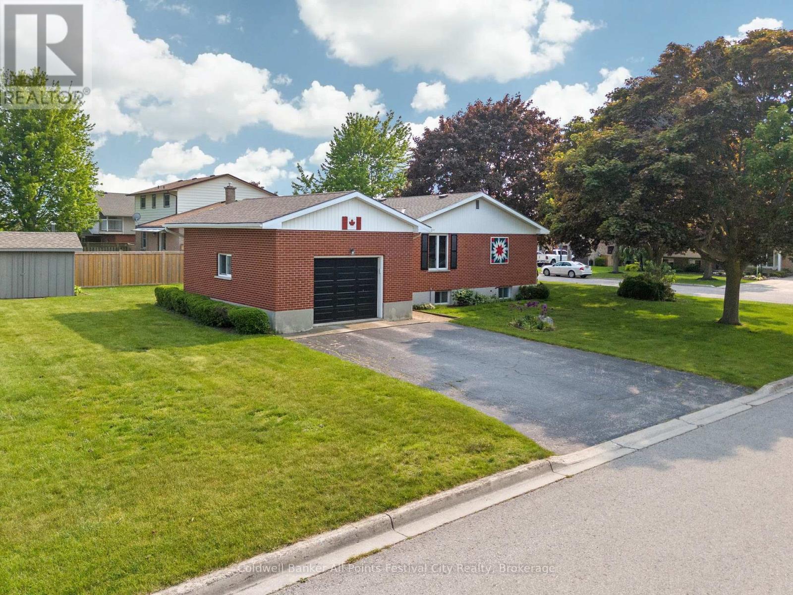 305 Warren Street, Goderich, Ontario N7A 4G1 - Photo 2 - X12194764
