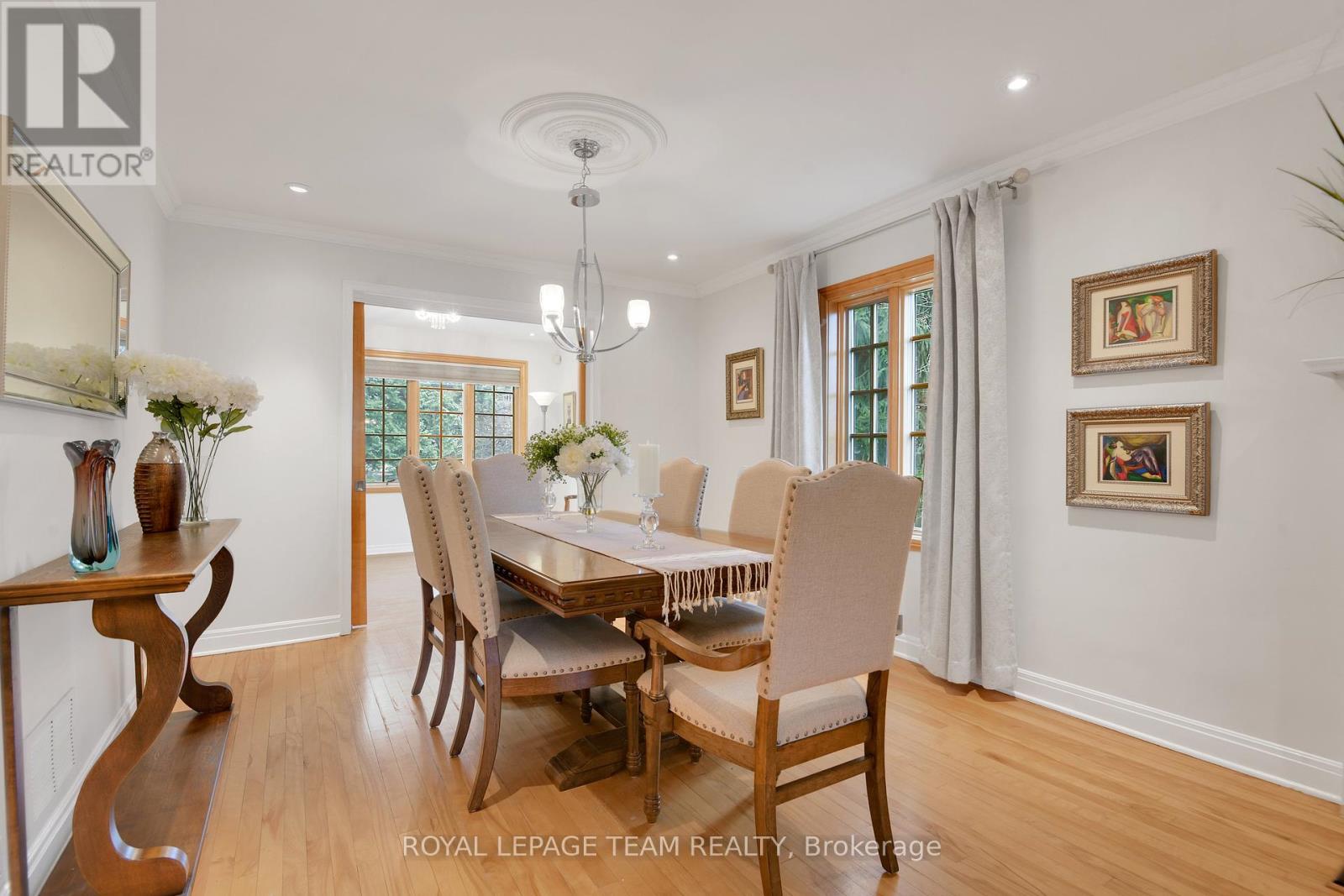 19 Farnham Crescent, Ottawa, Ontario  K1K 0E9 - Photo 7 - X12194778