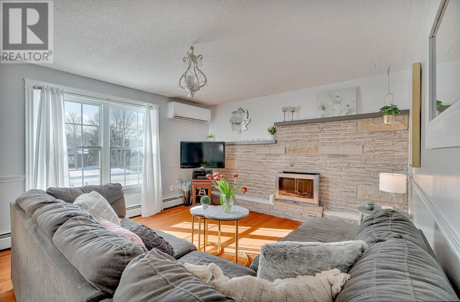 Property at 12 GLENCOVE Drive image 4