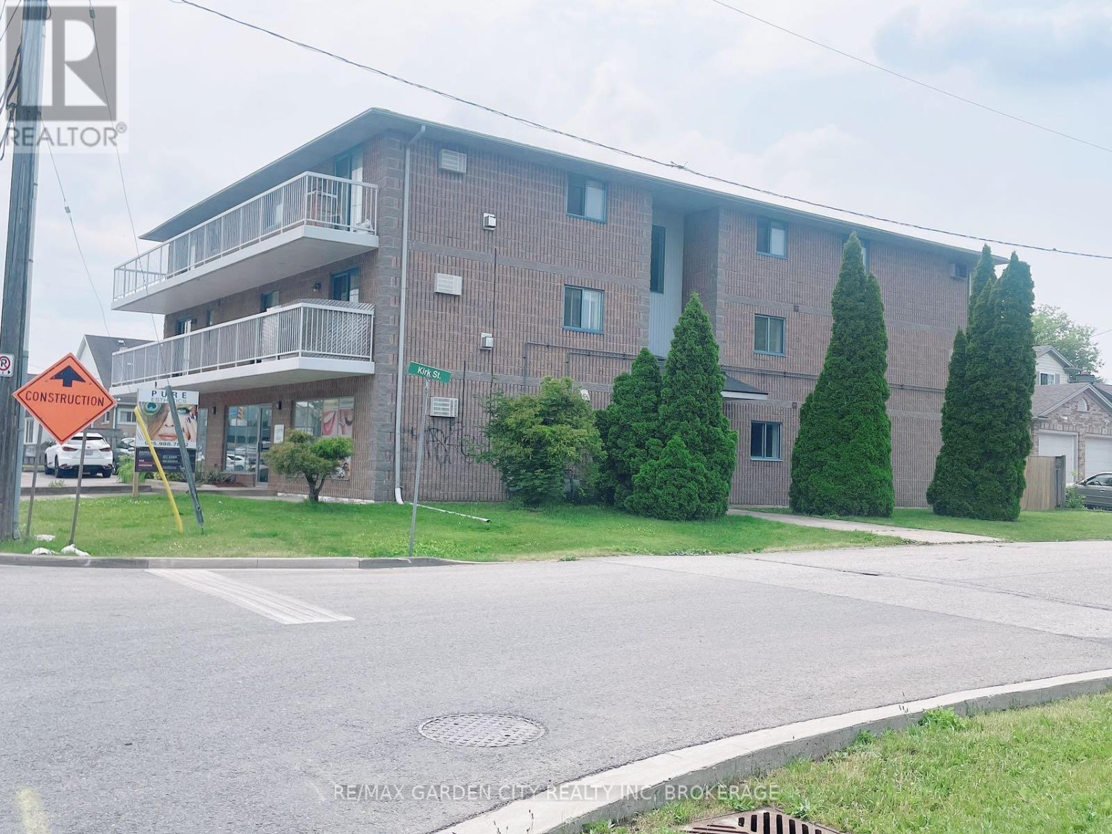 201 - 210 Pelham Road, St. Catharines (Western Hill), Ontario  L2S 1W9 - Photo 2 - X12194793