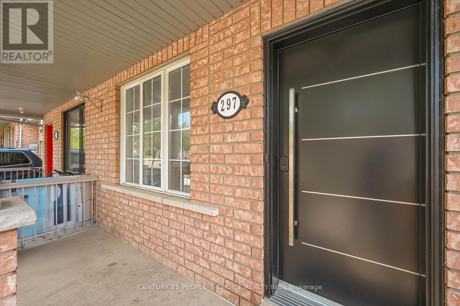 297 Flagstone Way, Newmarket (Woodland Hill), Ontario  L3X 2R8 - Photo 4 - N12193269