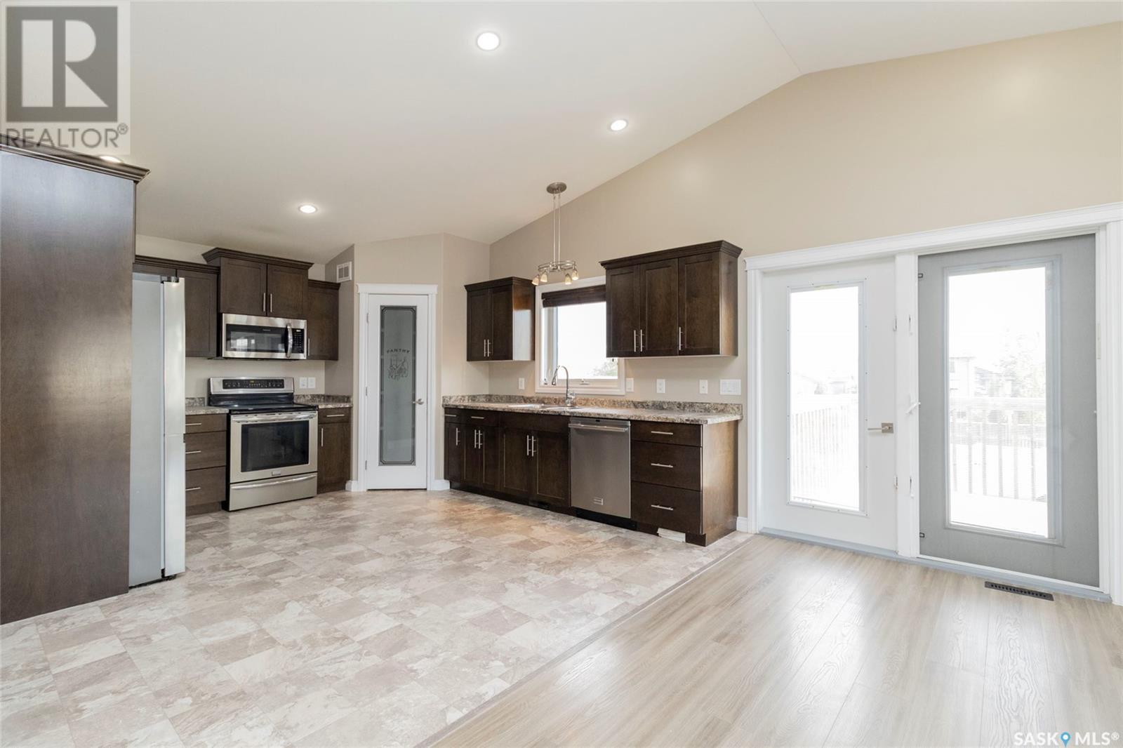 200 Glenwood Terrace, Martensville, Saskatchewan  S0K 0A2 - Photo 5 - SK008208