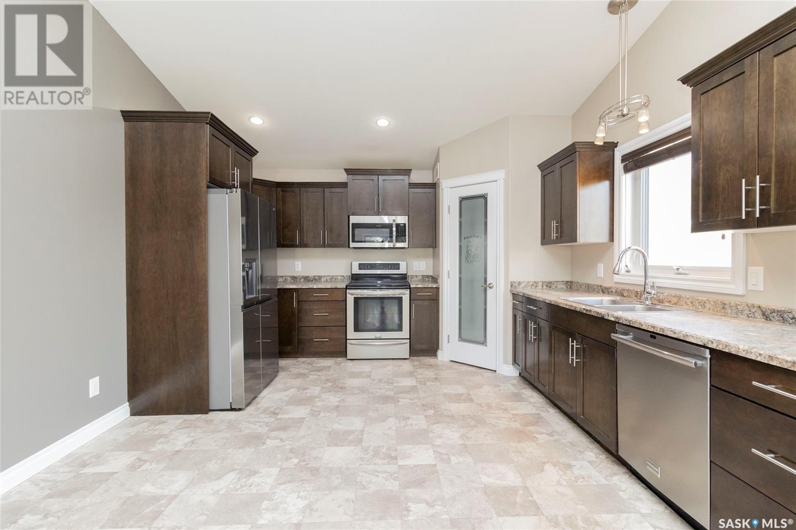200 Glenwood Terrace, Martensville, Saskatchewan  S0K 0A2 - Photo 8 - SK008208
