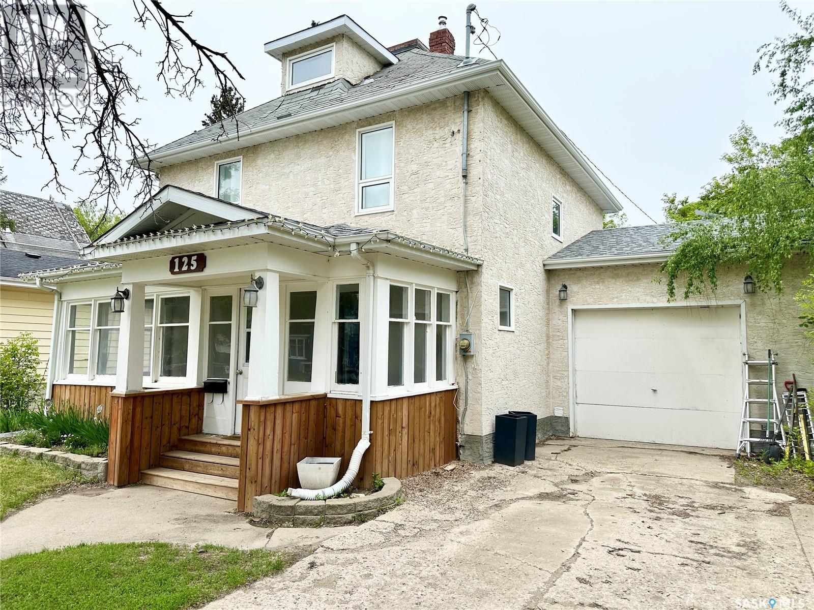 125 9th STREET NE, weyburn, Saskatchewan
