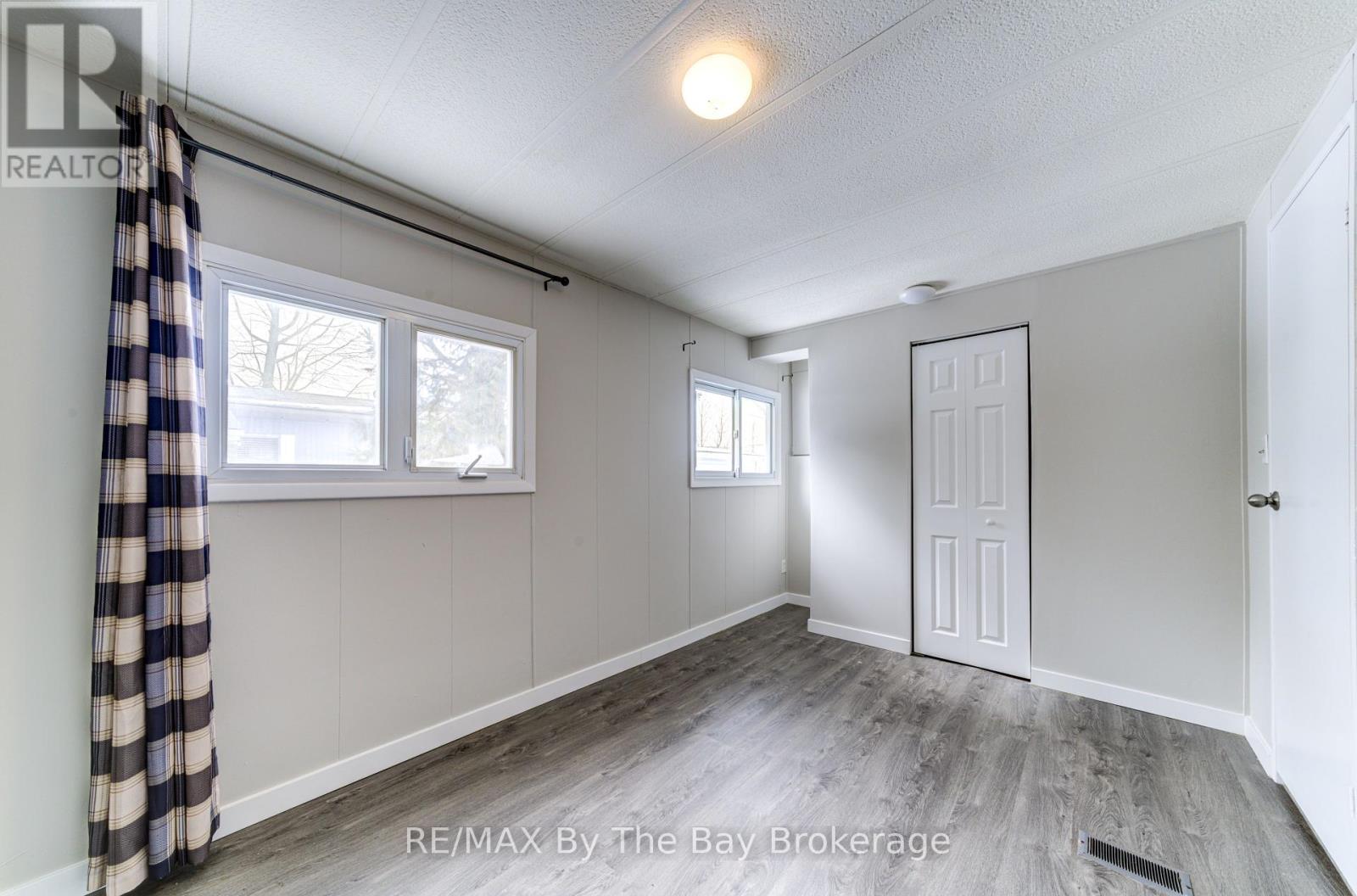 50 Georgian Glen Drive, Wasaga Beach, Ontario L9Z 1K7 - Photo 10 - S12010959