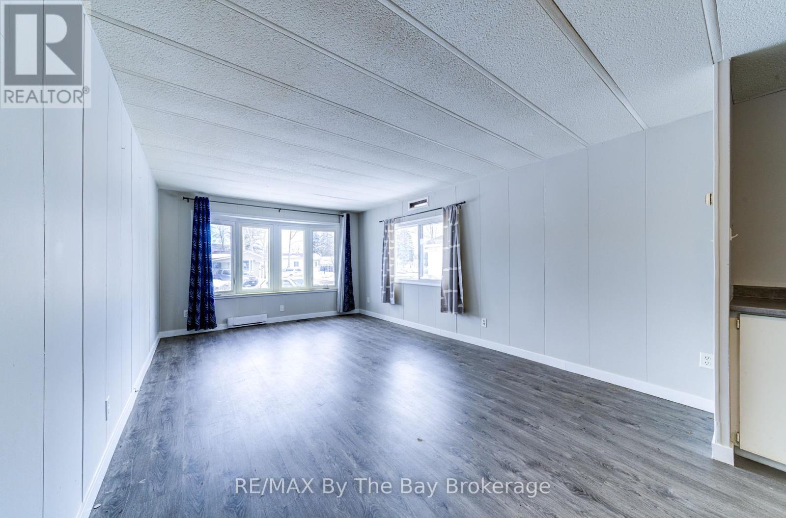 50 Georgian Glen Drive, Wasaga Beach, Ontario L9Z 1K7 - Photo 4 - S12010959