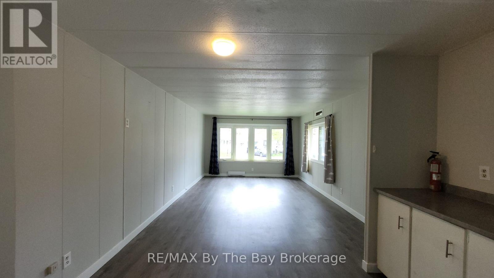 50 Georgian Glen Drive, Wasaga Beach, Ontario L9Z 1K7 - Photo 16 - S12010959