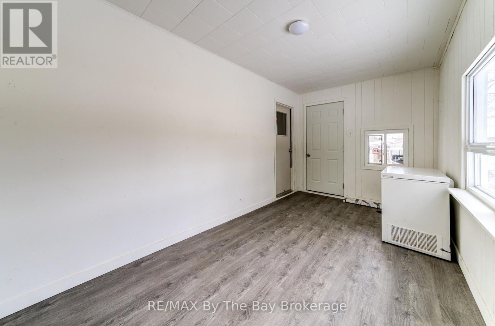 50 Georgian Glen Drive, Wasaga Beach, Ontario L9Z 1K7 - Photo 12 - S12010959