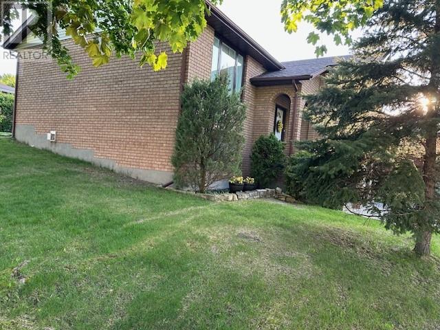 Property at 61 Crater Crescent image 5