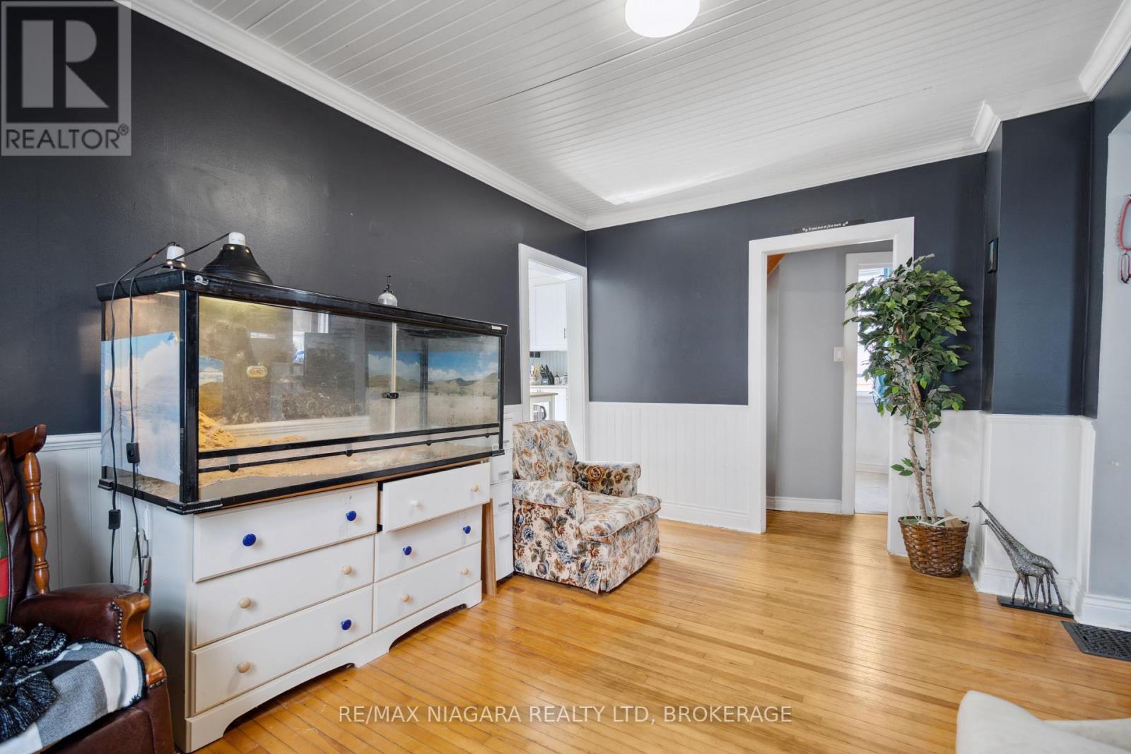 61 Patricia Street, Thorold, Ontario  L2V 3V9 - Photo 6 - X12194854