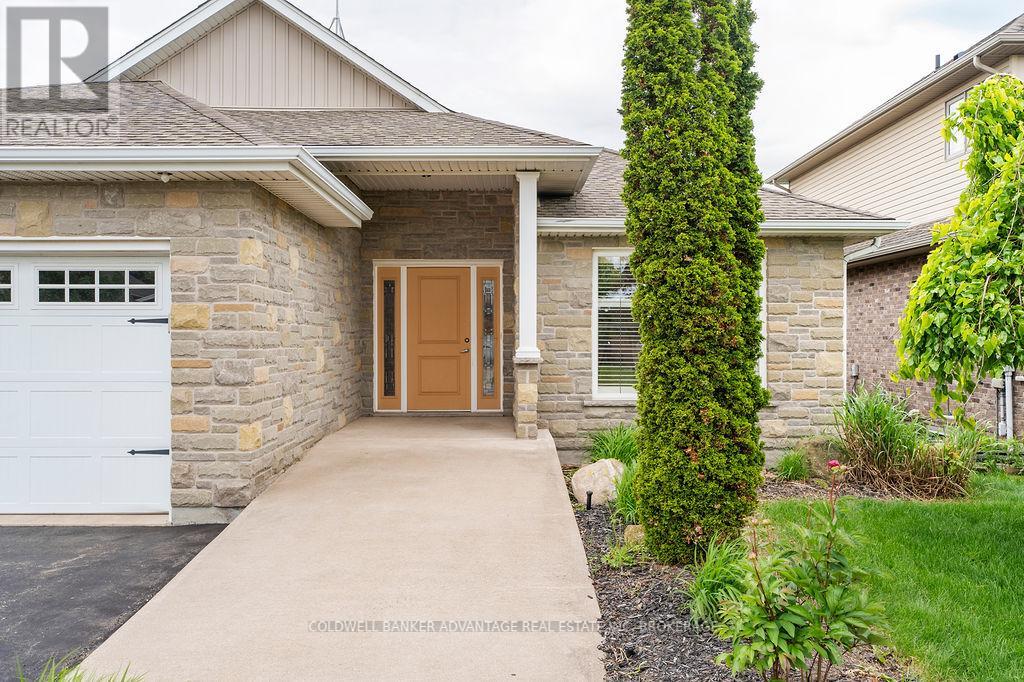 7188 St Michael Avenue, Niagara Falls, Ontario  L2H 3N5 - Photo 5 - X12194877