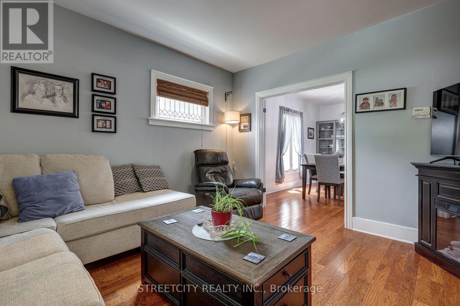 76 Fairview Avenue, St. Thomas, Ontario  N5R 4X6 - Photo 12 - X12194579