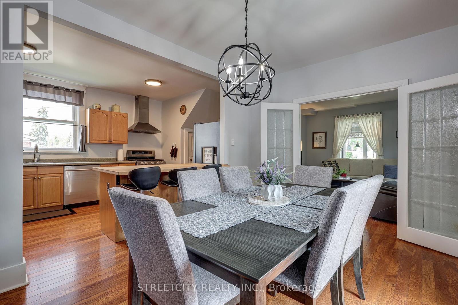 76 Fairview Avenue, St. Thomas, Ontario  N5R 4X6 - Photo 15 - X12194579