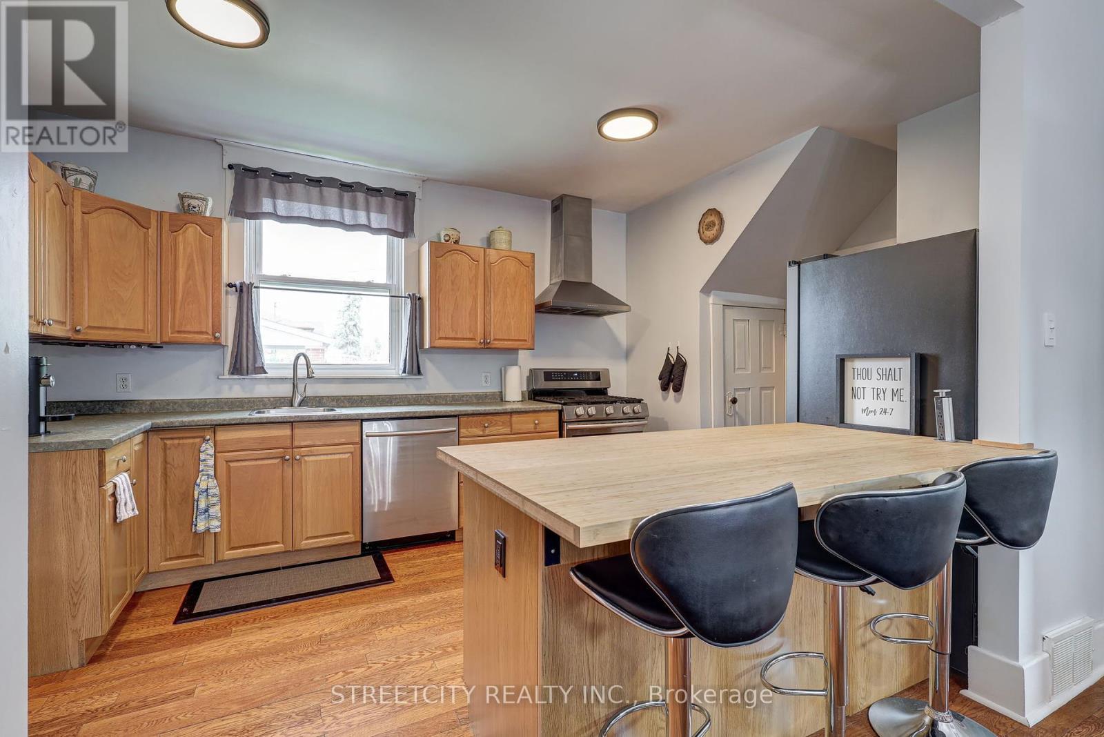76 Fairview Avenue, St. Thomas, Ontario  N5R 4X6 - Photo 16 - X12194579