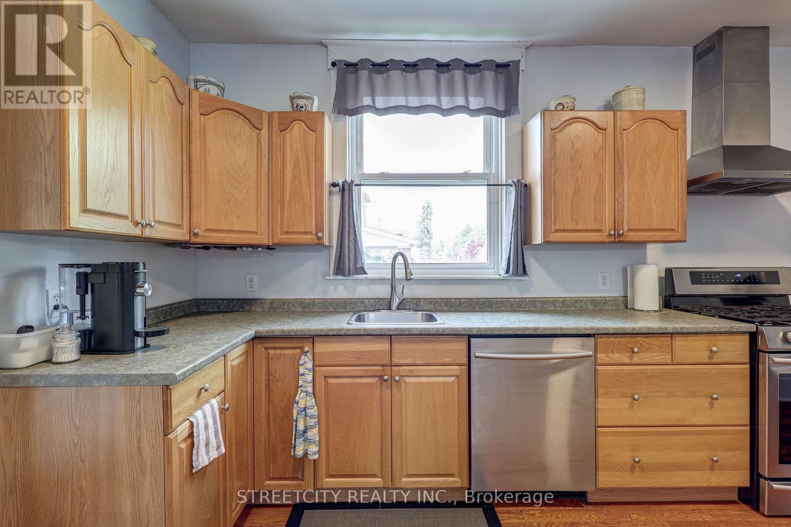 76 Fairview Avenue, St. Thomas, Ontario  N5R 4X6 - Photo 17 - X12194579