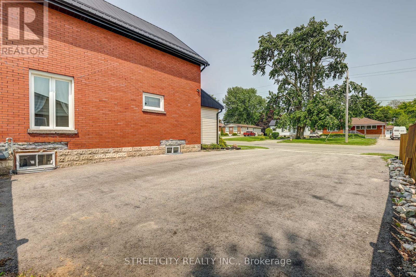 76 Fairview Avenue, St. Thomas, Ontario  N5R 4X6 - Photo 3 - X12194579
