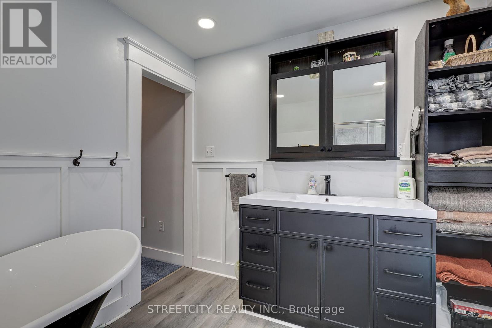 76 Fairview Avenue, St. Thomas, Ontario  N5R 4X6 - Photo 31 - X12194579