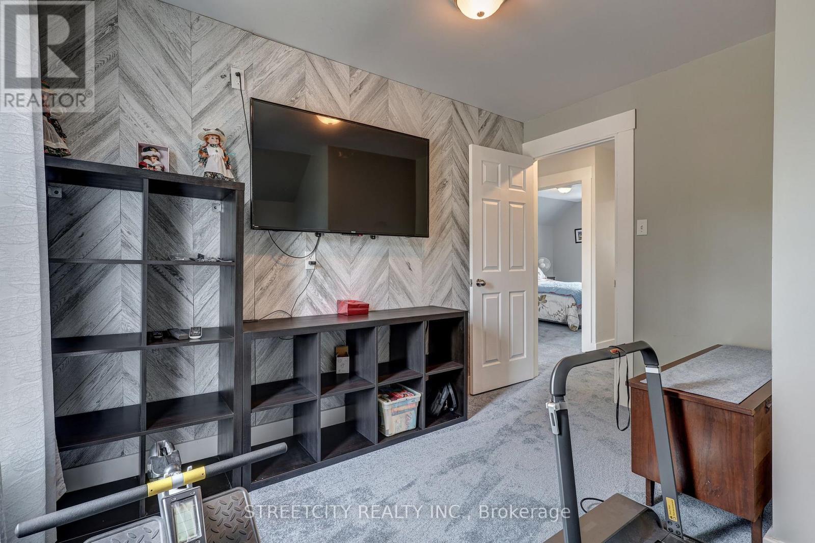 76 Fairview Avenue, St. Thomas, Ontario  N5R 4X6 - Photo 34 - X12194579