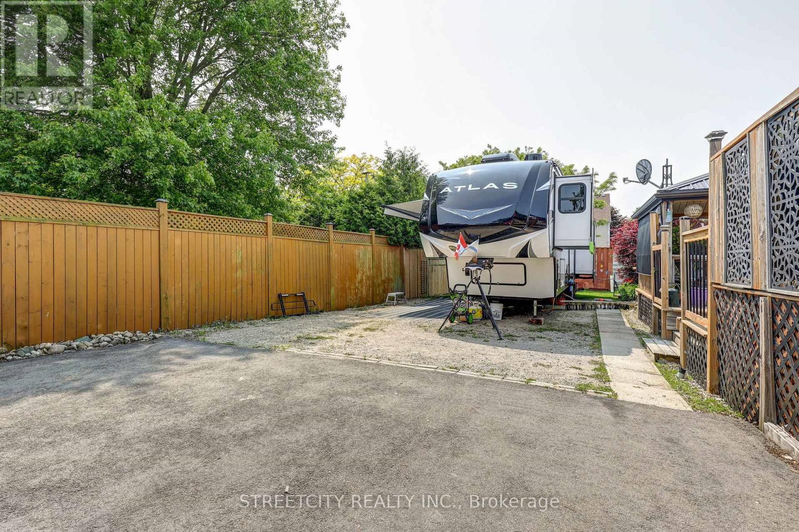 76 Fairview Avenue, St. Thomas, Ontario  N5R 4X6 - Photo 5 - X12194579
