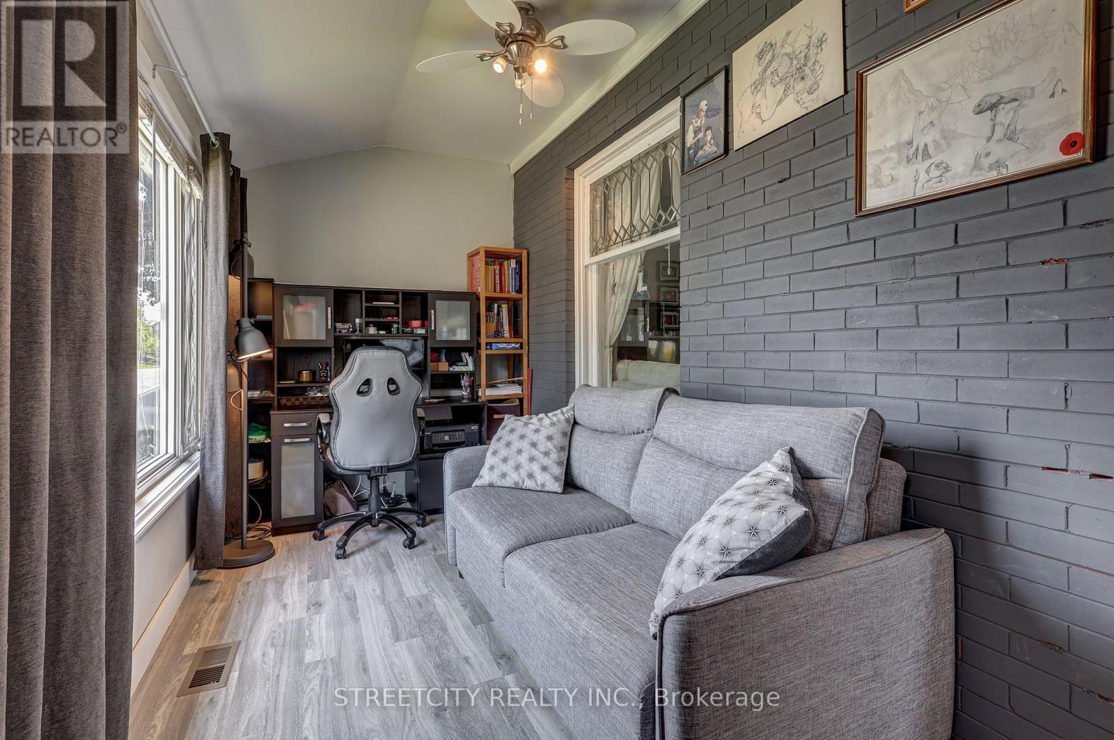 76 Fairview Avenue, St. Thomas, Ontario  N5R 4X6 - Photo 8 - X12194579
