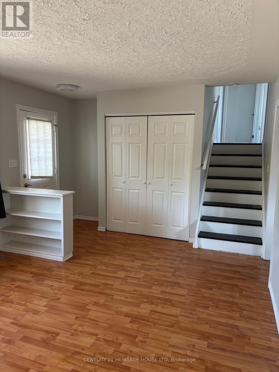 Main And Upper Floor - 29 Mccully Drive S, St. Thomas, Ontario  N5R 5E3 - Photo 3 - X12194648