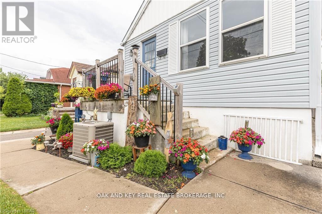 Photo 3 of 12 for 487 Burbrook Place
