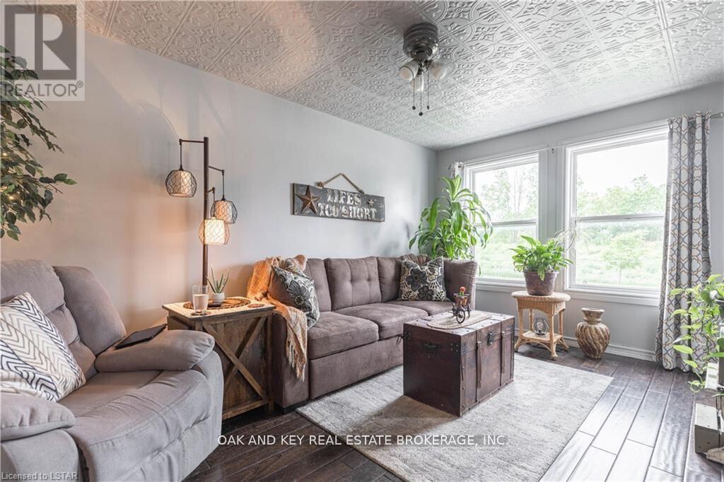 Photo 4 of 12 for 487 Burbrook Place
