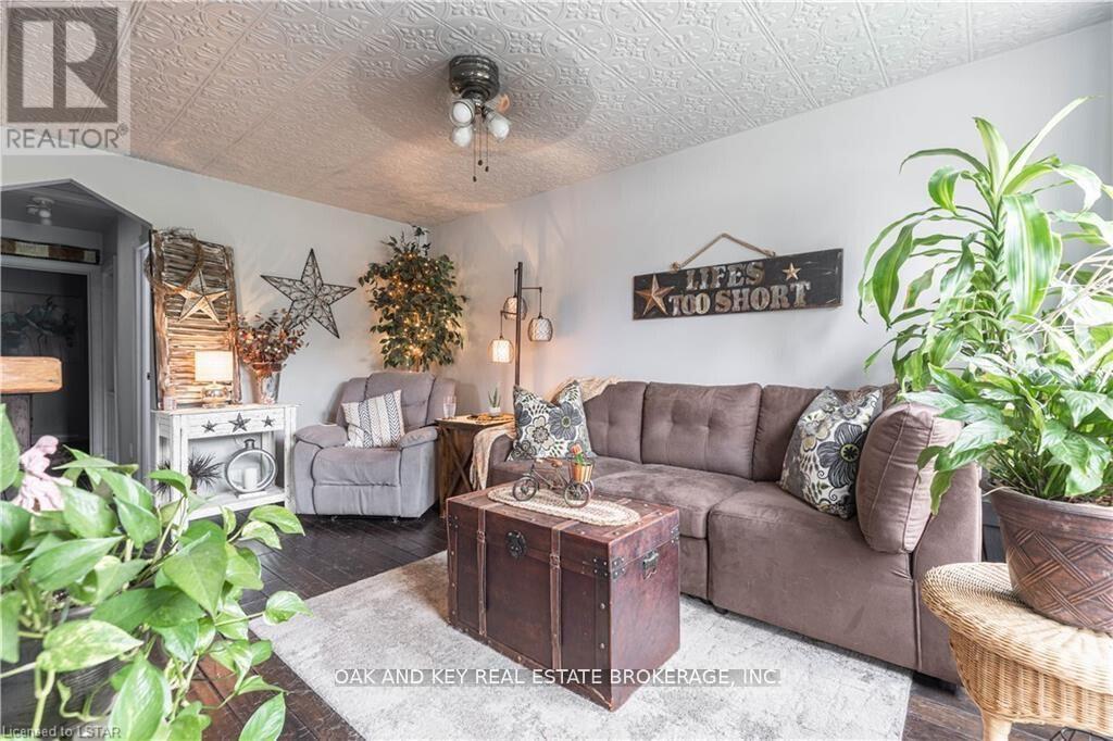 Photo 5 of 12 for 487 Burbrook Place