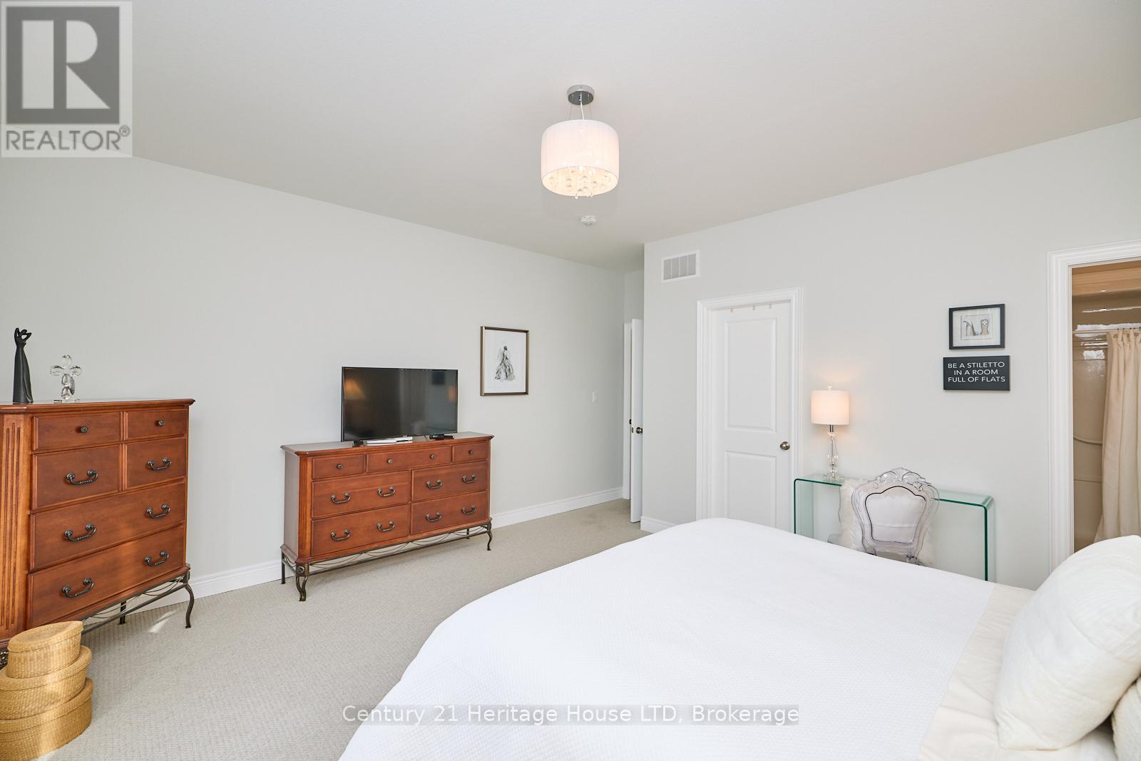 394 Hummel Crescent, Fort Erie (Lakeshore), Ontario  L2A 0E8 - Photo 11 - X12067036
