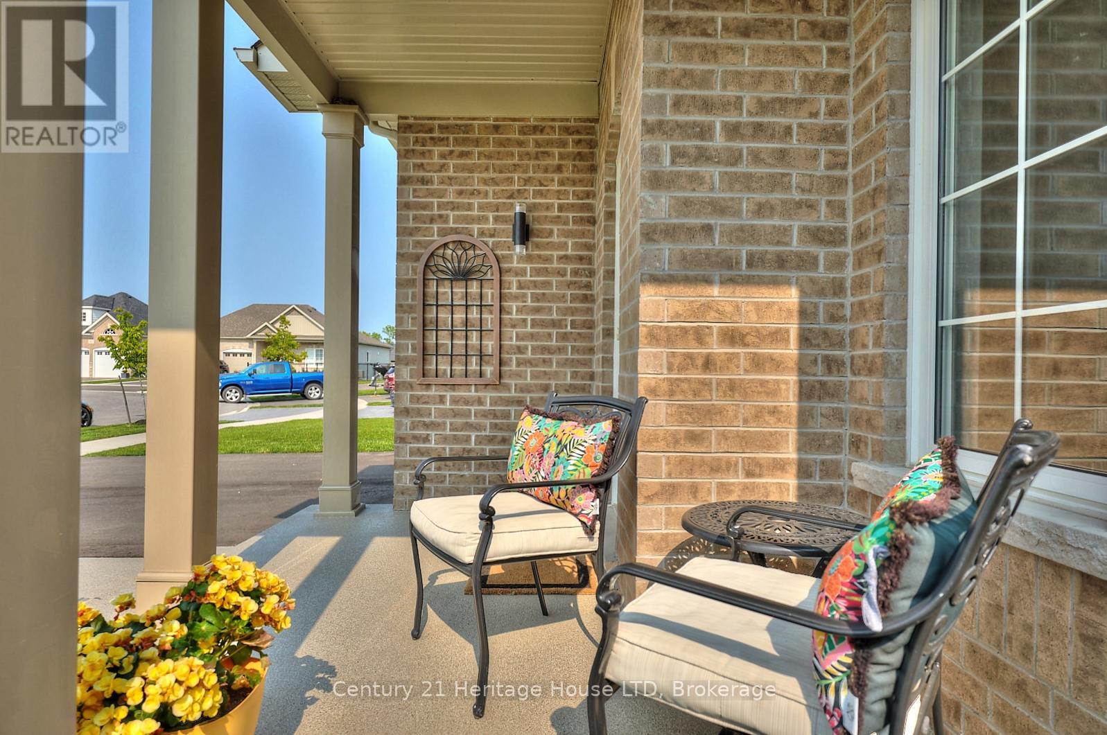 394 Hummel Crescent, Fort Erie (Lakeshore), Ontario  L2A 0E8 - Photo 3 - X12067036