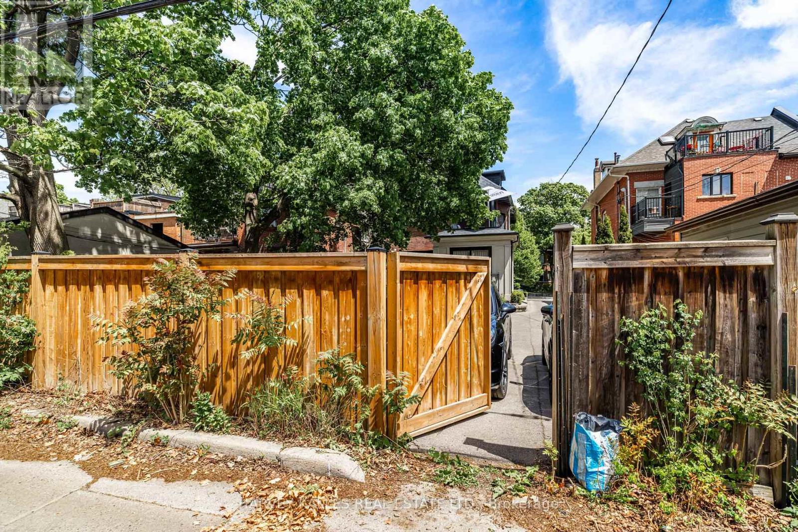 386 Palmerston Boulevard, Toronto (Palmerston-Little Italy), Ontario  M6G 2N6 - Photo 42 - C12194571