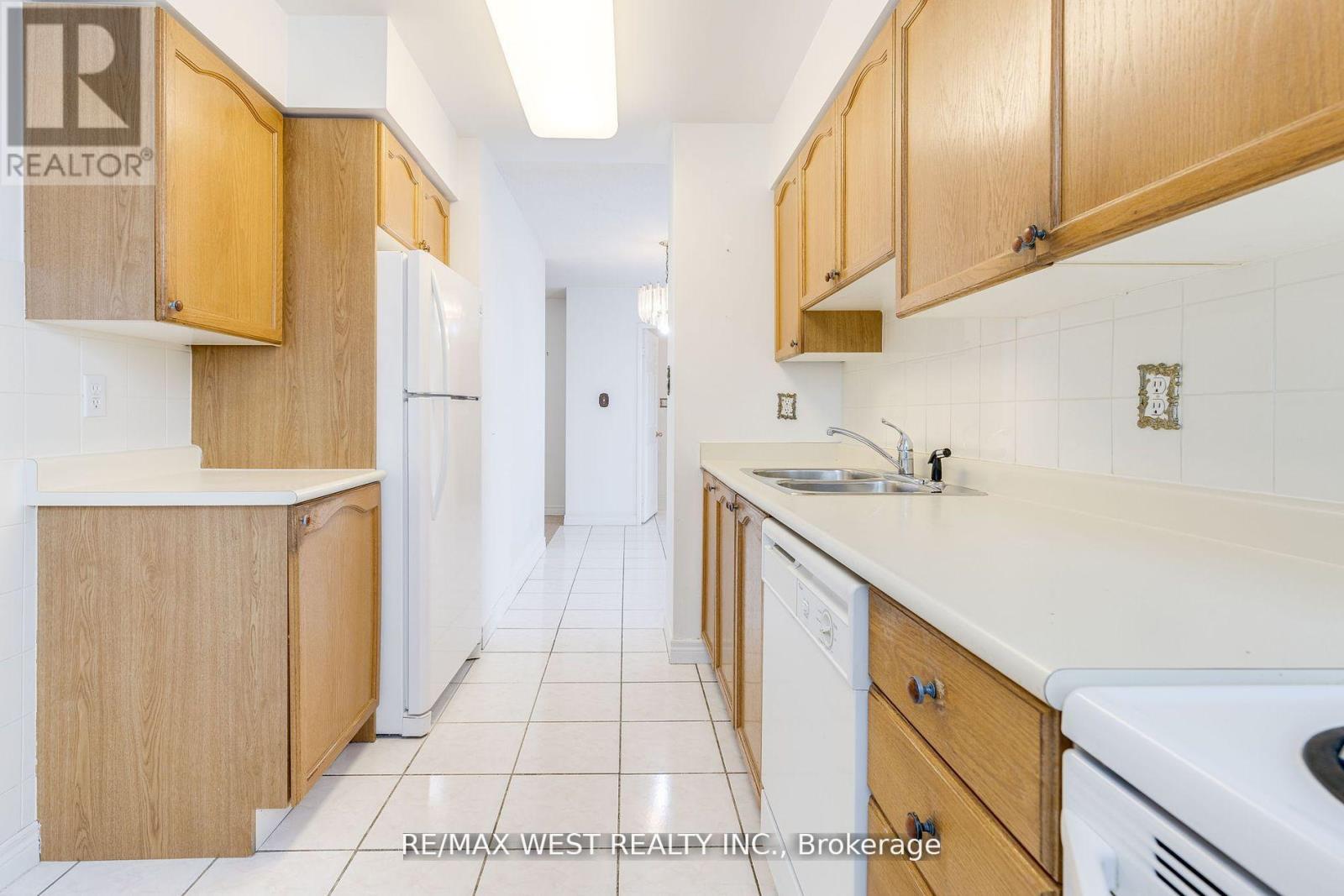 1011 - 28 Empress Avenue, Toronto, Ontario  M2N 3T3 - Photo 8 - C12194626